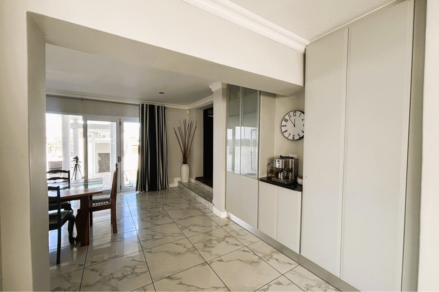 6 Bedroom Property for Sale in Perlemoenbaai Western Cape
